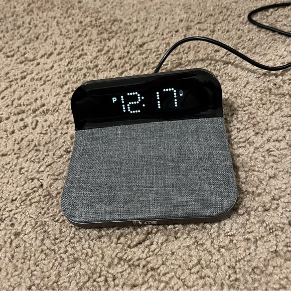 iHome Alarm Clock w Wireless Charging - Picture 1 of 4